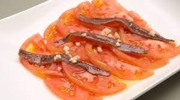 TOMÀQUET AMB ANXOVA/TONYINA